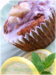 Muffiny bananowe z cytryną

Chips'y bananowe dodają im dodatkowej chrupkości ... Bardzo wilgotne, miękkie i aromatyczne. Błędne wrażenie zakalcowatości - przez banany ;-). ...