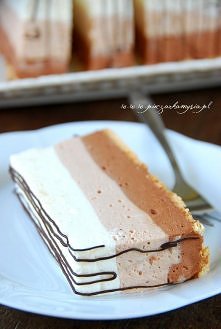 Sernik trójczekoladowy

Skł...