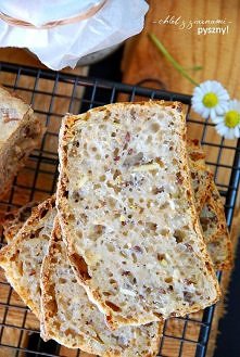 Chleb z ziarnami
Składniki na 2 bochenki:

1 kg mąki (żytnia lub pszenna) dałam pszenną

1 szklanka mąki (razowa, graham lub orkiszowa) dałam graham

1 szklanka otrębów (pszenne...