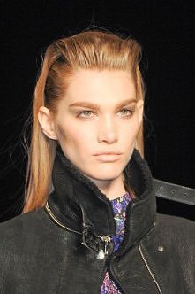 Hair yeah!

Dziesięć trendów tej jesieni, które pomogą uporządkować fryzurę.

Więcej na ModaCafe!