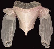 1855. Zakryte ręce i ramiona świadczyły o tym, że dziewczyna na balu nie jest jeszcze na matrymonialnym rynku.