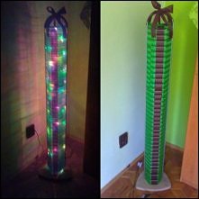 Lampka ze stojaka na płyty.