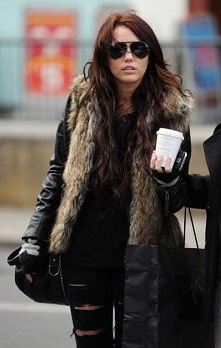 tak wiem kto to jest ale stylówka zajebista ^^