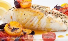 Dorsz z kawałkami pomidorów