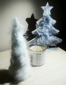 DIY - choinka z piórek.  zorganizowana.com