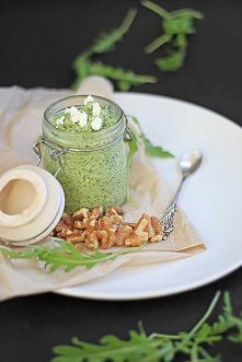 Pesto z rukoli i koziego sera. Przepis po kliknięciu w obrazek.
