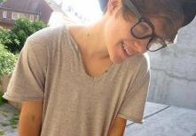 Chłopak w kujonkach :P