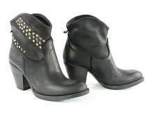 Mam takie botki tylko bez zdobienia : )