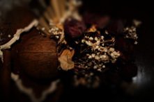 bukiecik z suszu w wazonie z... kokosa :)