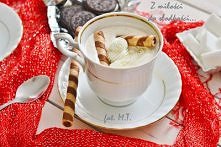 Z pierniczona kawa :)

Składniki:
2 łyżeczki kawy rozpuszczalnej,
1/2 łyżeczki przyprawy do piernika,
100ml śmietanki 30%,
2 łyżki cukru pudru,
rurki do dekoracji. 

Przygotowan...