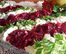 Świąteczna sałatka śledziowa

Składniki
3 podwójne filety śledziowe marynowane
2 małe ziemniaki
1/2 białej cebuli
2-3 łyżki majonezu
3 łyżki bardzo gęstego jogurtu naturalnego
1...