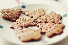 Pierniczki <3
Pierniczki można wykonać na wiele sposobów... oto kolejny ;)

550 g maki pszennej
180 g cukru pudru
220 g naturalnego miodu ( ja daje wielokwiatowy )
125 g masł...