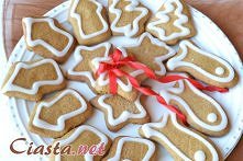 CO by tu powiesić na choince?
PIERNICZKI 
Składniki: 	

    1 łyżka margaryny
    10 dag miodu
    10 dag cukru
    2 szklanki mąki
    1/2 łyżeczki sody
    1 jajko
    2 łyżec...