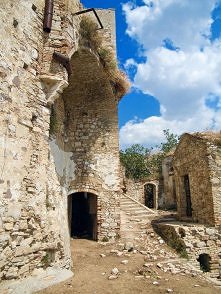 Craco, Włochy
Wło­chy za­byt­ka­mi stoją, pięk­no ar­chi­tek­tu­ry można po­dzi­wiać na każ­dym kroku, co jest jed­nym z ma­gne­sów przy­cią­ga­ją­cych tu­ry­stów do Ita­lii. Po...