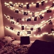 uż mnie nie jara życie w samotności
Mógłbym tu zaraz zacząć szukać miłości
ale miałem dość ich i chyba skumałem,
że to czego szukam już miałem, amen