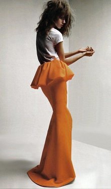 długa spódnica z baskinką