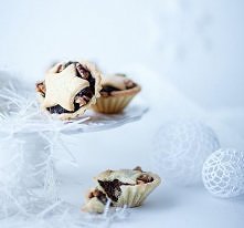 Kruche babeczki - Przepis
Nadzienie makowe:

•	2 szklanki domowej lub gotowej masy makowej z bakaliami
•	1/2 szklanki zmielonych na proszek migdałów
•	1 jajko
•	1 szklanka orzec...