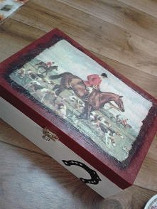 Empik cena 30 zł, w środku jest lusterko. Zdobienie Decoupage ręcznie wykonane :D