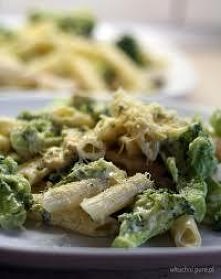 MAKARON Z BROKUŁAMI I KURCZ...