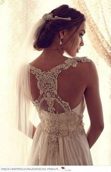 piękna :) sukienka oczywiście :)