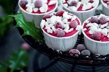 Miniserniczki z białą czekoladą i budyniem żurawinowym