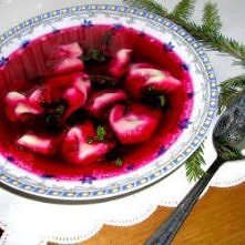 Składniki

6-7 suszonych grzybów
8 buraków
4 l wody
2 cebule, przekrojone na pół
2 ząbki czosnku, grubo pokrojone
pieprz i sól do smaku
cukier do smaku
10 ziarenek ziela angiels...