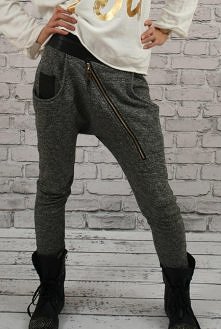 Zajefajne spodnie z obniżonym stanem. Love it.