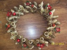 stroik na drzwi, stół z szy...