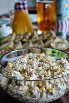 100 g kaszy gryczanej (1 woreczek);
300 g wędzonego fileta z piersi kurczaka;
1/2 białej części pora;
Puszka kukurydzy konserwowej;
3 jaja ugotowane na twardo;
3 łyżki majonezu;...