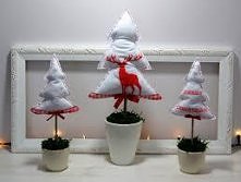 Piękna dekoracja, bardzo klimatyczna i ciekawa. I idealna w domu, gdzie są małe dzieci :)