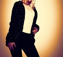 Sweter zrobiony na drutach czarny ze złotą nitką ;)