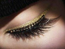 oczy to podstawa sylwestrowego ubioru