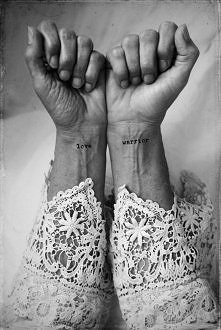 tatuaż "love warior"