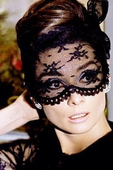 Audrey Hepburn in How to St...