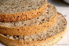 BISZKOPT ORZECHOWY 
 SKŁADNIKI na blaszkę o średnicy 23- 24 cm 
7 jajek (M)
2/3szklanki mąki pszennej
1/3szklanki mąki ziemniaczanej
1 szklanka drobnego cukru do wypieków lub cu...