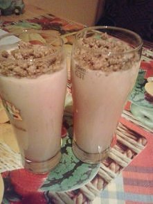 shake owocowo mleczny z otrębami :)