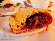 Pyszny pieczony pieróg z kapustą z grzybami, burakiem i olejem rzepakowym z bloga Piernikowa Chata. Zapraszam