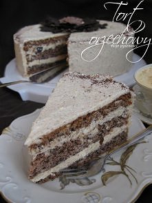 Pyszne Ciasto/ tort orzechowy
SKŁADNIKI:

Biszkopt orzechowy:

    10 jajek
    200 g cukru
    1 szklanka mąki
    200 g zmielonych orzechów włoskich
    1 łyżka proszku do pie...