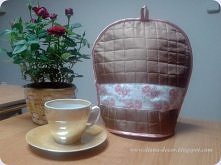 Ocieplacz na dzbanek do herbaty-praca uczestniczki kursu kroju i szycia.