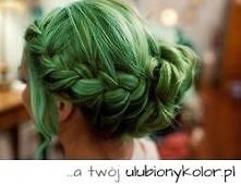 Zielone włosy.