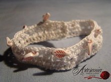 Szydełkowa bransoletka z ko...