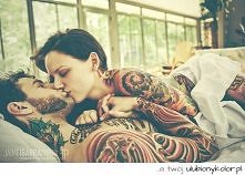 mój wymarzony obrazek <3 kochający mężczyzna z tatuażami! love.