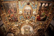 Fragment sufitu w Sali Czerwonej we Wrocławskim ratuszu.