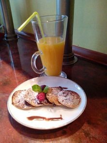 sweet breakfast with my sis...