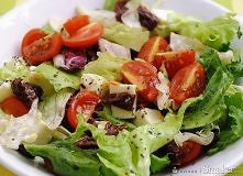 Sałatka z mozzarellą. Mniam...