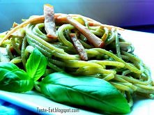 Spaghetti w lekkim bazyliowym kremie z szynką- zapraszam na bloga "Taste Eat"