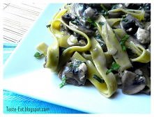 Tagliatelle z bazyliową pieczarką w serze- po przepis zapraszam na bloga "Taste Eat"