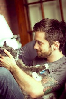 Ładny pan ze słodkim kotem,...