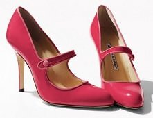 Sarah Jessica Parker projektuje buty!

Nieskromna inspiracja, hołd czy zwyczajny przypadek? 

W ModaCafe porównujemy je do szpilek Blahnika.