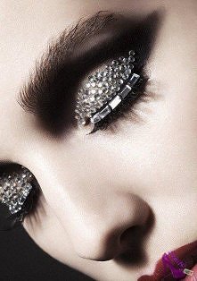 Makijaż na imprezę z diamencikami